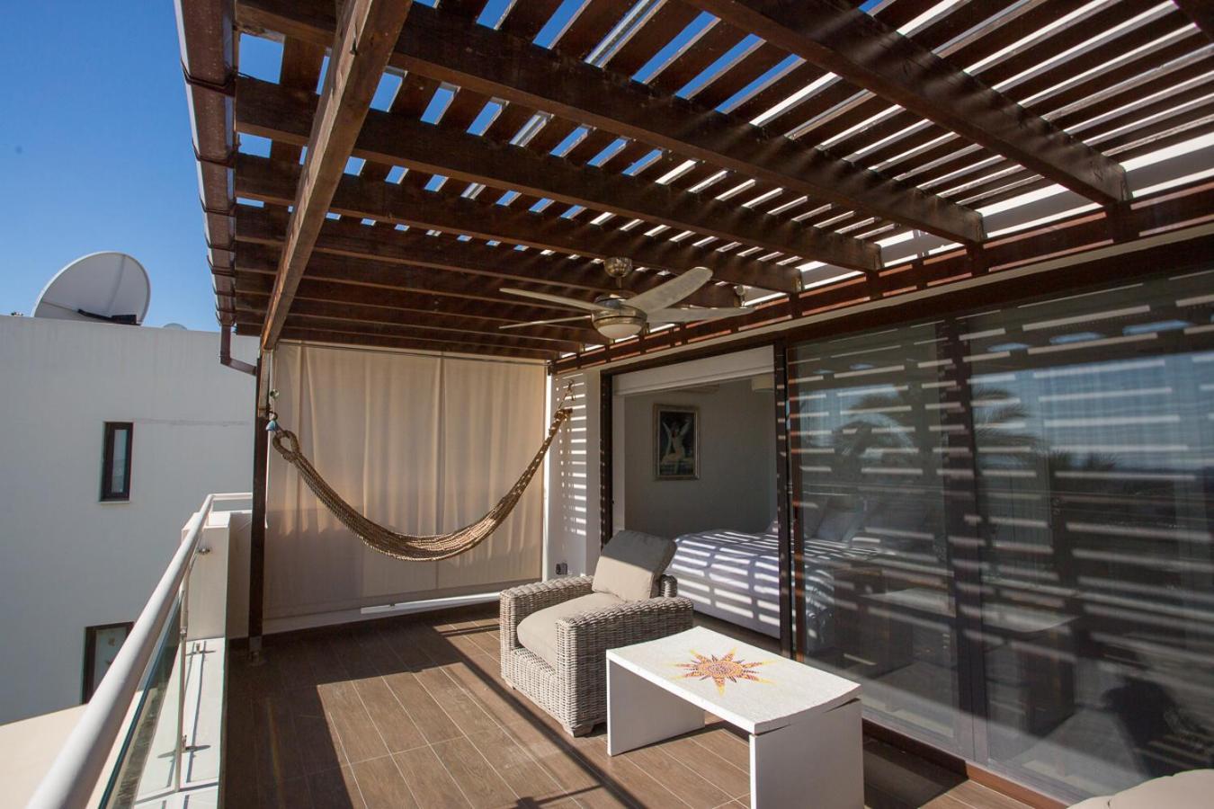 Penthouse Duplex Overlooking The Mediterranean Larnaca Luaran gambar